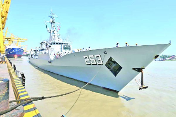 শুভেচ্ছা সফরে চট্টগ্রাম বন্দরে পাকিস্তান নৌবাহিনীর জাহাজ
