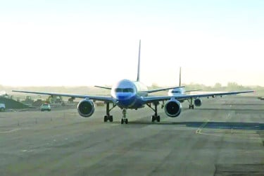 শাটডাউনে অচল মার্কিন বিমানবন্দর হাজার ফ্লাইট বাতিল