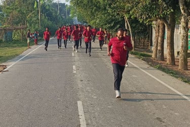 জামালপুরে ৬শ দৌড়বিদের অংশগ্রহণে ম্যারাথন অনুষ্ঠিত