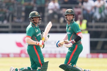 অস্ট্রেলিয়ার কাছে বড় হারে সেমির স্বপ্নভঙ্গ বাংলাদেশের