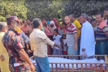 ভারতীয় নাগরিকের মরদেহ দেখল বাংলাদেশি স্বজনরা