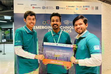 ডেটা সায়েন্স অলিম্পিয়াডে ব্রোঞ্জ জিতলেন বুয়েট শিক্ষার্থী অপূর্ব ও তাঁর দল