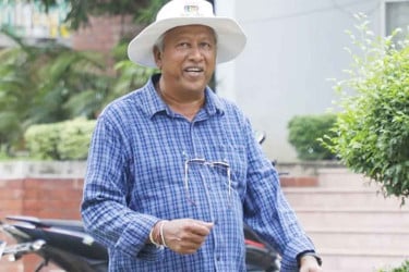 গামিনীকে সংবর্ধনা মাঠকর্মীদের