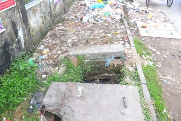 বগুড়া পৌরসভার উন্মুক্ত ড্রেন যেন মৃত্যু ফাঁদ