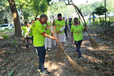 ডেঙ্গুসহ নানাবিধ রোগ থেকে মুক্তি দিতে পারে পরিচ্ছন্নতা : সাইফুল আলম