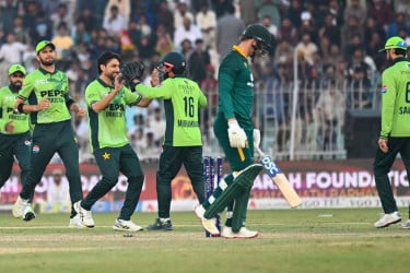 ৩৭ রানে ৮ উইকেট হারিয়ে সিরিজ হারল দক্ষিণ আফ্রিকা