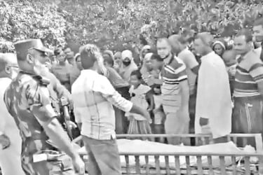 ভারতীয় স্বজনের লাশ দেখল বাংলাদেশিরা