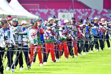 তীর ধনুকের পদকের লড়াই শুরু