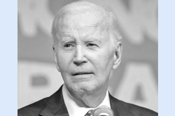 গণতন্ত্রকে ধ্বংসের মুখে ফেলছেন ট্রাম্প