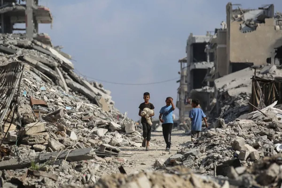 গাজায় ধ্বংসস্তূপে এখনও অগণিত মরদেহ, নিহত ছাড়াল ৬৯ হাজার