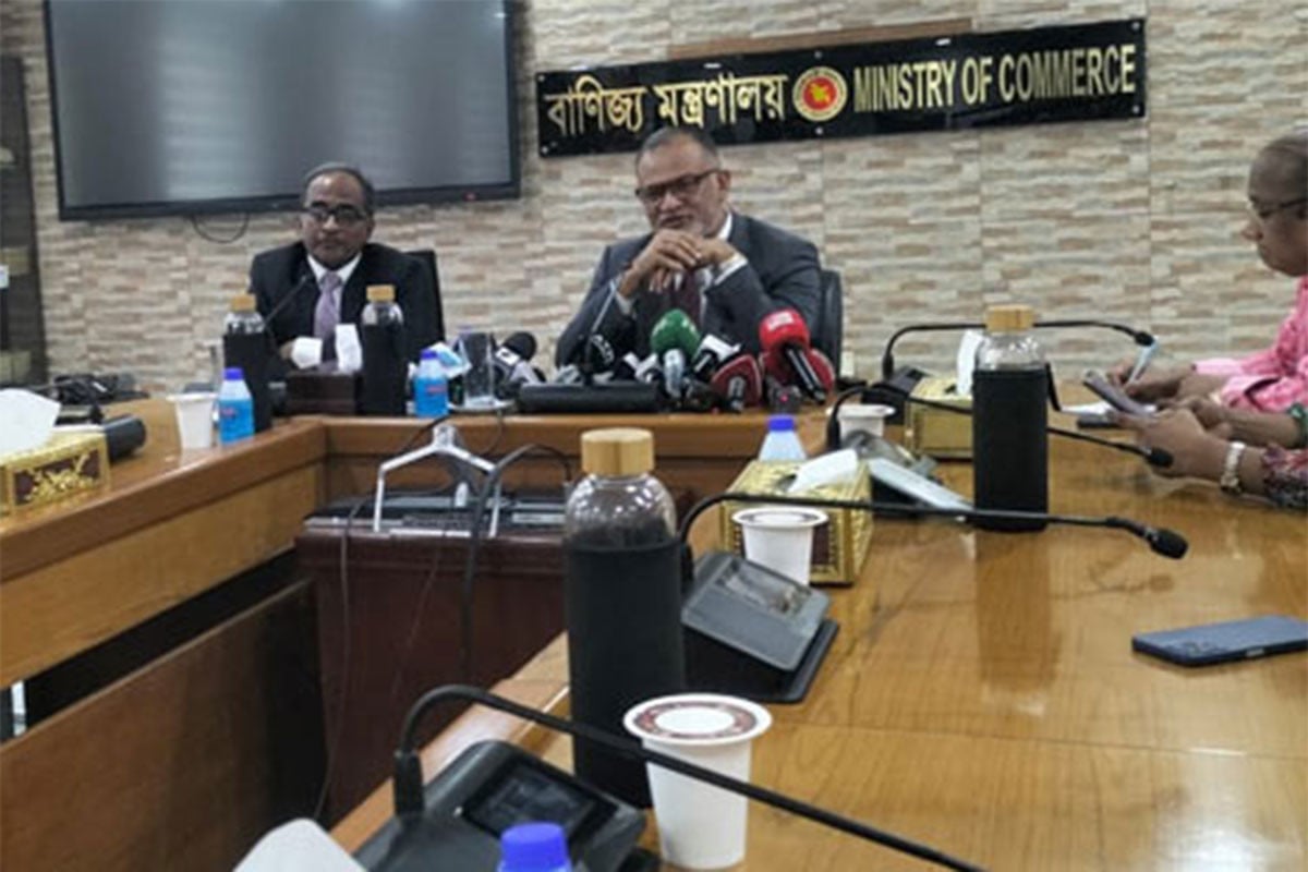 চলতি সপ্তাহে পেঁয়াজের দাম না কমলে আমদানি: বাণিজ্য উপদেষ্টা