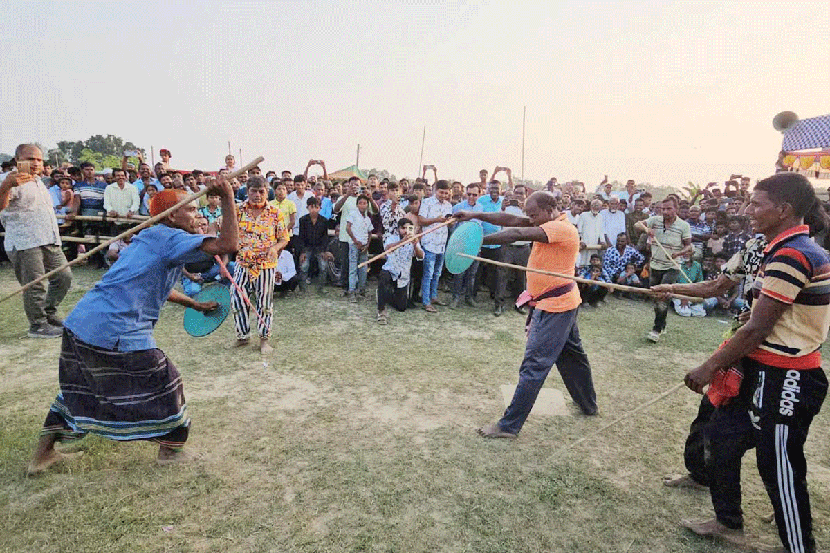 গোয়ালন্দে ঐতিহ্যবাহী লাঠি খেলা অনুষ্ঠিত