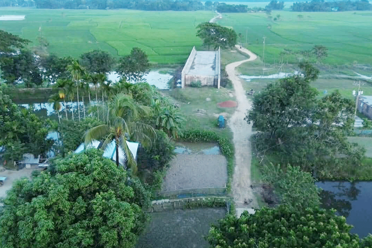 একা দাঁড়িয়ে ৪০ মিটার ব্রিজ, নেই এপ্রোচ সড়ক