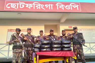 খাগড়াছড়িতে ৪০ কেজি গাঁজা জব্দ