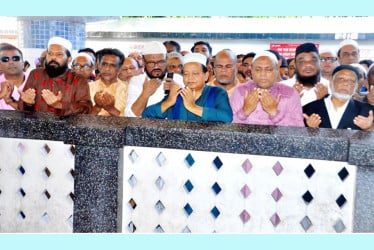 সিলেটে মাজার জিয়ারত দিয়ে প্রচারণা শুরু করলেন বিএনপির প্রার্থী এমরান