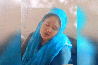 ‘তোরা আমাকে পুলিশে দিলি, আমি তো দেখবো’ -বললেন আটক নারী ছিনতাইকারী