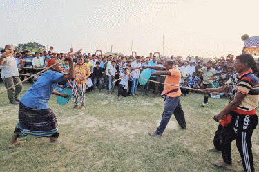 গোয়ালন্দে ঐতিহ্যবাহী লাঠি খেলা অনুষ্ঠিত