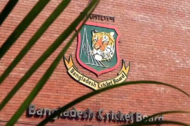 চার কর্মকর্তাকে ওএসডি করল বিসিবি