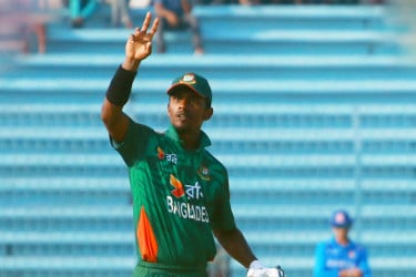 আজিজুলের সেঞ্চুরিতে সিরিজ ড্র করল বাংলাদেশ