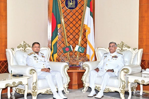 বাংলাদেশ সফরে এলেন পাকিস্তান নৌবাহিনী প্রধান