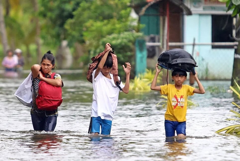 ফিলিপাইনে টাইফুনের তাণ্ডব, ১০ লাখ মানুষ ঘরছাড়া