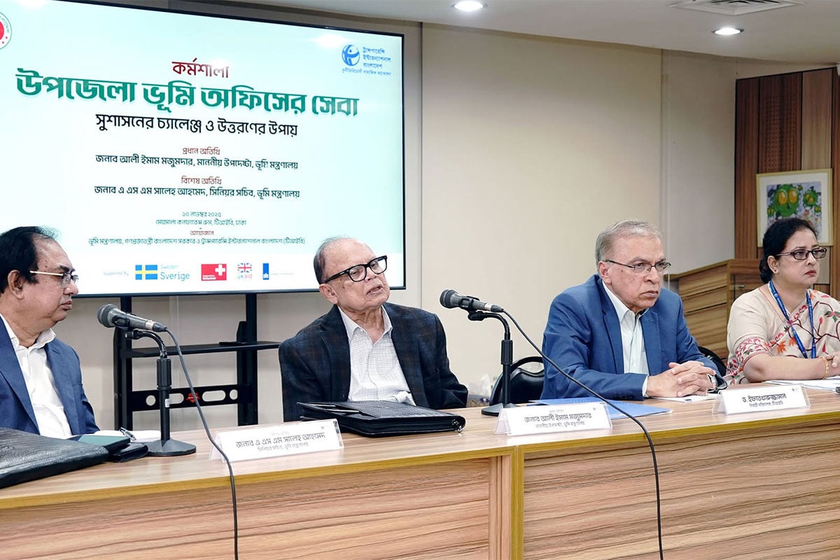 দ্রুত সেবার ক্ষেত্রে সবার আগে জনগণ : ভূমি উপদেষ্টা