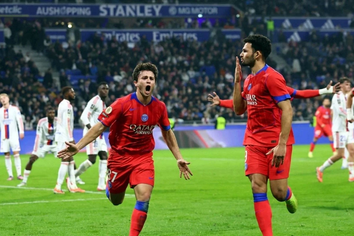 রোমাঞ্চকর জয়ে শীর্ষে ফিরল পিএসজি