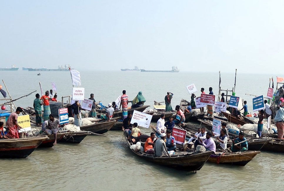 কলাপাড়ায় ইলিশের অস্তিত্ব রক্ষায় গণশুনানি
