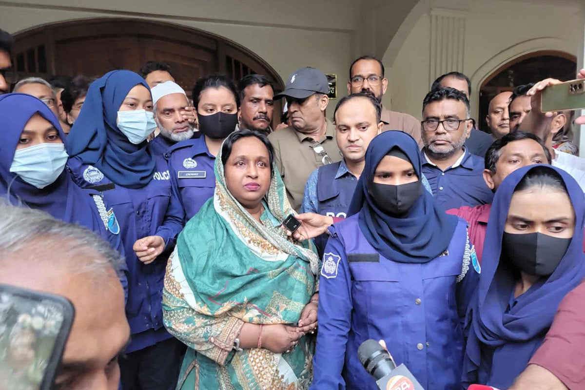 সাবেক মেয়র আইভীকে শ্যোন অ্যারেস্ট