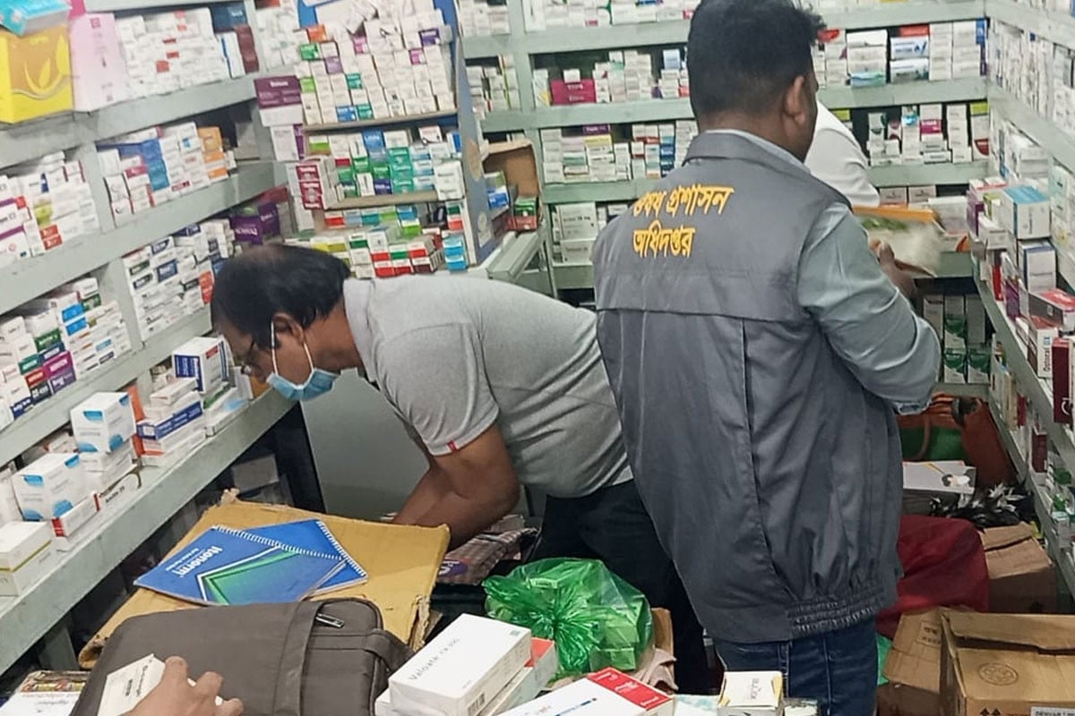 নকল ও মেয়াদোত্তীর্ণ ওষুধ বিক্রির দায়ে তিনজনকে জরিমানা