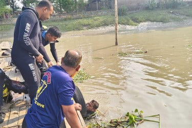 এখনও খোঁজ মেলেনি পন্টুনের সঙ্গে ধাক্কায় নিখোঁজ ২ জনের