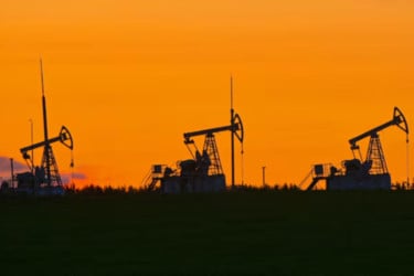 মার্কিন শাটডাউনের সম্ভাবনায় বিশ্ববাজারে তেলের দাম বৃদ্ধি