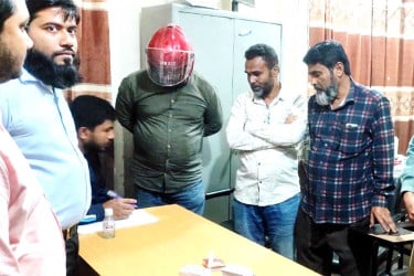 বিরলে প্রকাশ্যে জুয়া খেলার অপরাধে ৫ জনকে জেল-জরিমানা