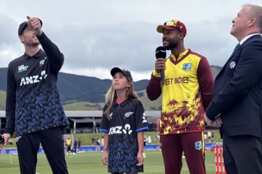 বৃষ্টিতে ভেসে গেল নেলসনের লড়াই