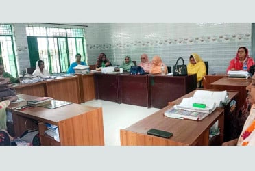 গাইবান্ধায় কর্মবিরতিতে প্রাথমিক বিদ্যালয়ের শিক্ষকরা