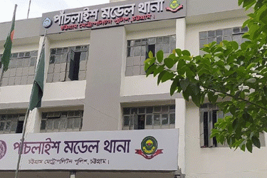 হাসপাতাল থেকে প্রকাশ্যে যুবককে টেনেহিঁচড়ে নিয়ে গেল দুর্বৃত্তরা, ভিডিও ভাইরাল