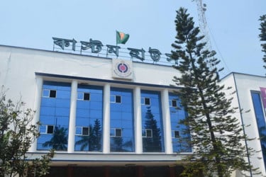 চট্টগ্রামে বিপুল পরিমাণ আমদানি নিষিদ্ধ ঘনচিনি আটক