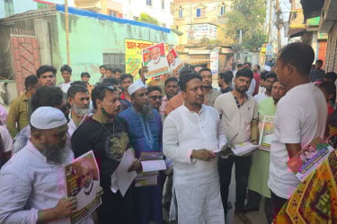 সিদ্ধিরগঞ্জে বিএনপি প্রার্থীর গণসংযোগ ও লিফলেট বিতরণ