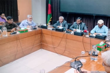 প্রবাসীদের ভোটাধিকার নিশ্চিতে কাজ করছে ইসি : সানাউল্লাহ