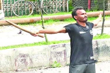 কাছ থেকে আবু সাঈদকে গুলি করে পুলিশ