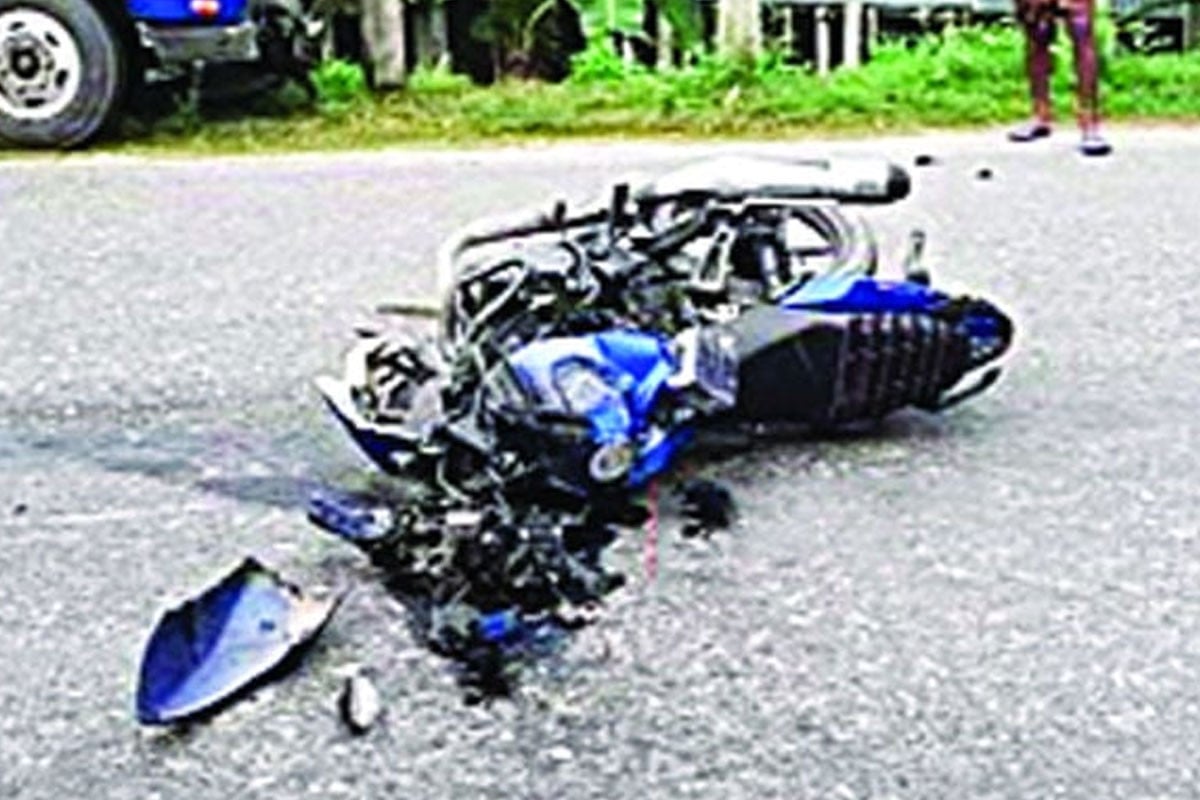 নোয়াখালীতে পথচারী নারীকে বাঁচাতে গিয়ে দুই তরুণের মৃত্যু