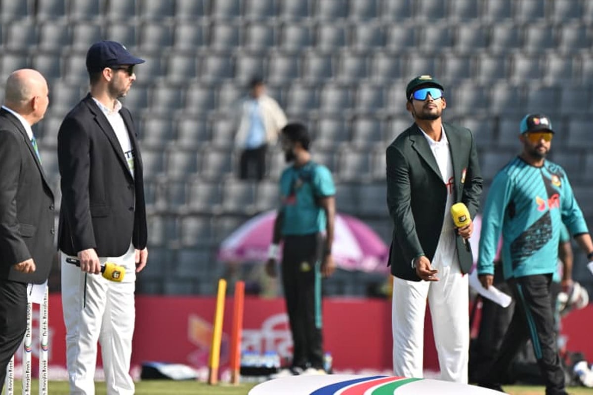 টস হেরে ফিল্ডিংয়ে বাংলাদেশ, একাদশে যারা