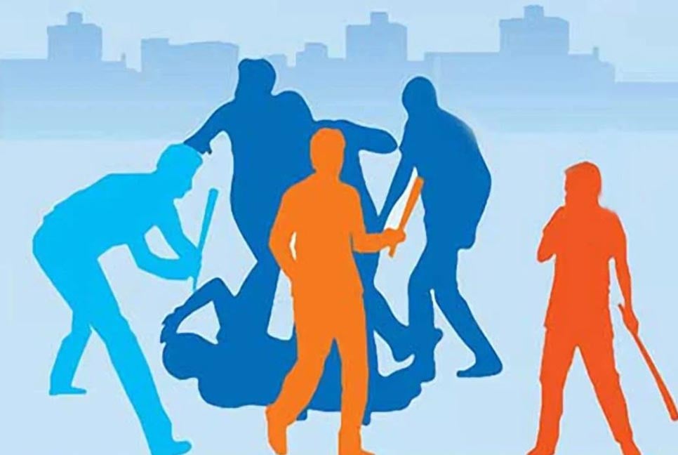 রাজধানীতে ককটেল বিস্ফোরণ করা যুবককে গণপিটুনি