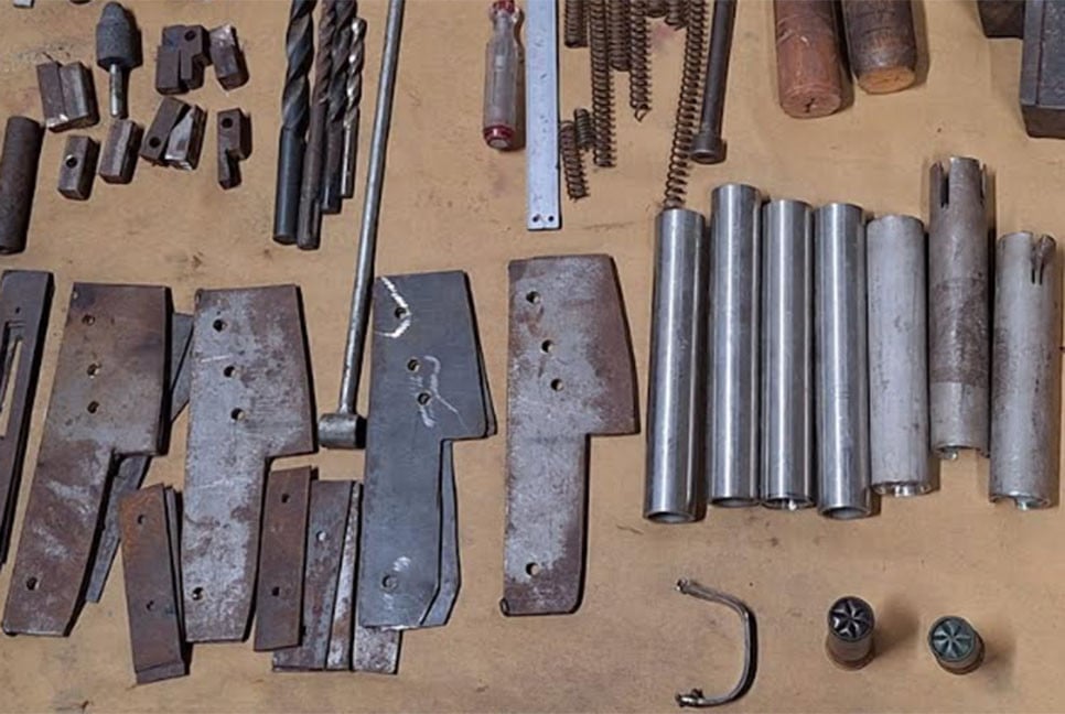 মুন্সীগঞ্জে অবৈধ অস্ত্র তৈরির কারখানায় অভিযান