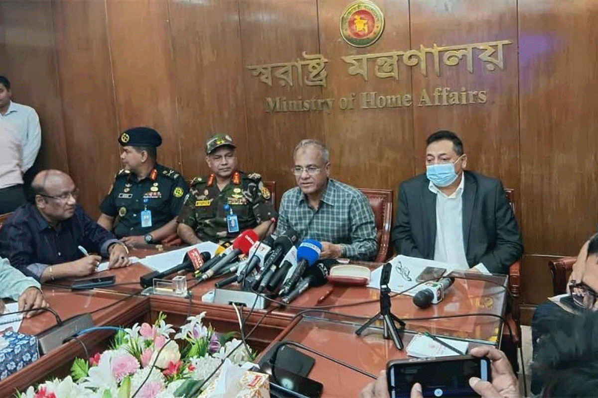 ১৩ নভেম্বর ‘ঢাকা লকডাউন’ ঘিরে পরিস্থিতি স্বাভাবিক থাকবে: স্বরাষ্ট্র উপদেষ্টা