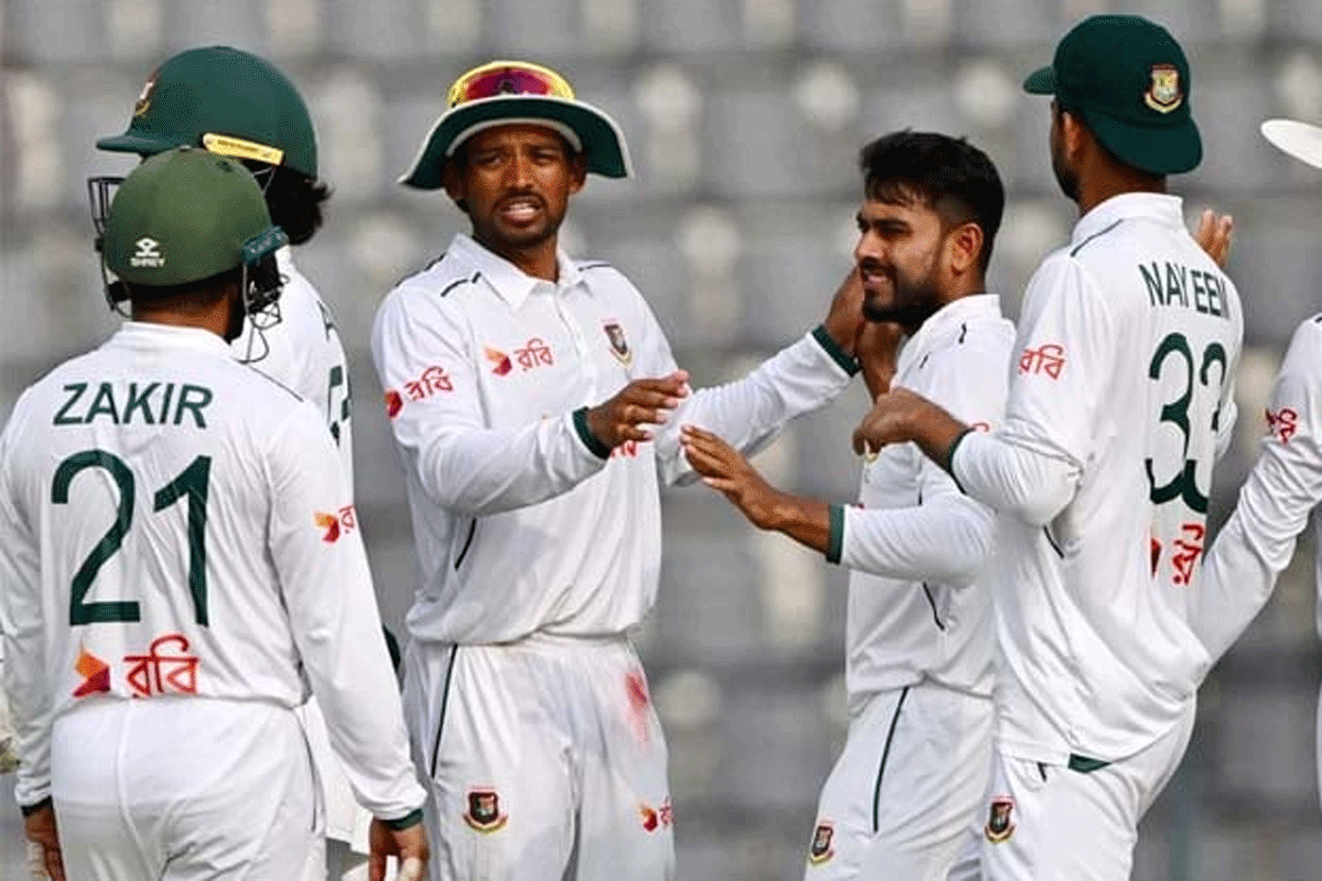 লাঞ্চ বিরতি থেকে ফিরে ২ উইকেট হারল আয়ারল্যান্ড