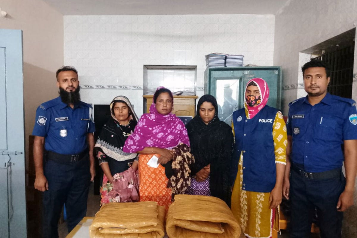 বাঞ্ছারামপুরে ৪ কেজি গাঁজাসহ তিন নারী গ্রেফতার