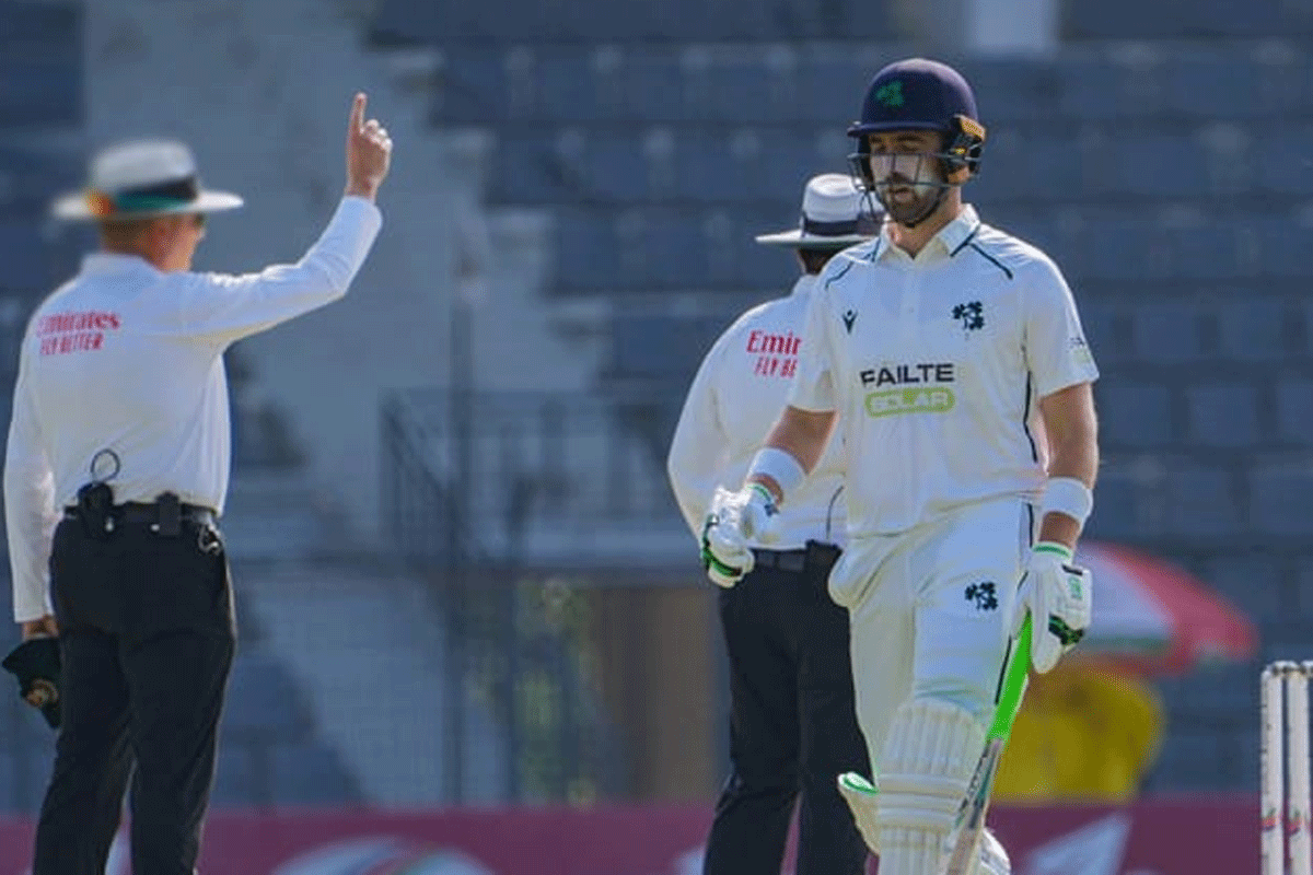 মিরাজের জোড়া আঘাতের পর আইরিশদের প্রতিরোধ