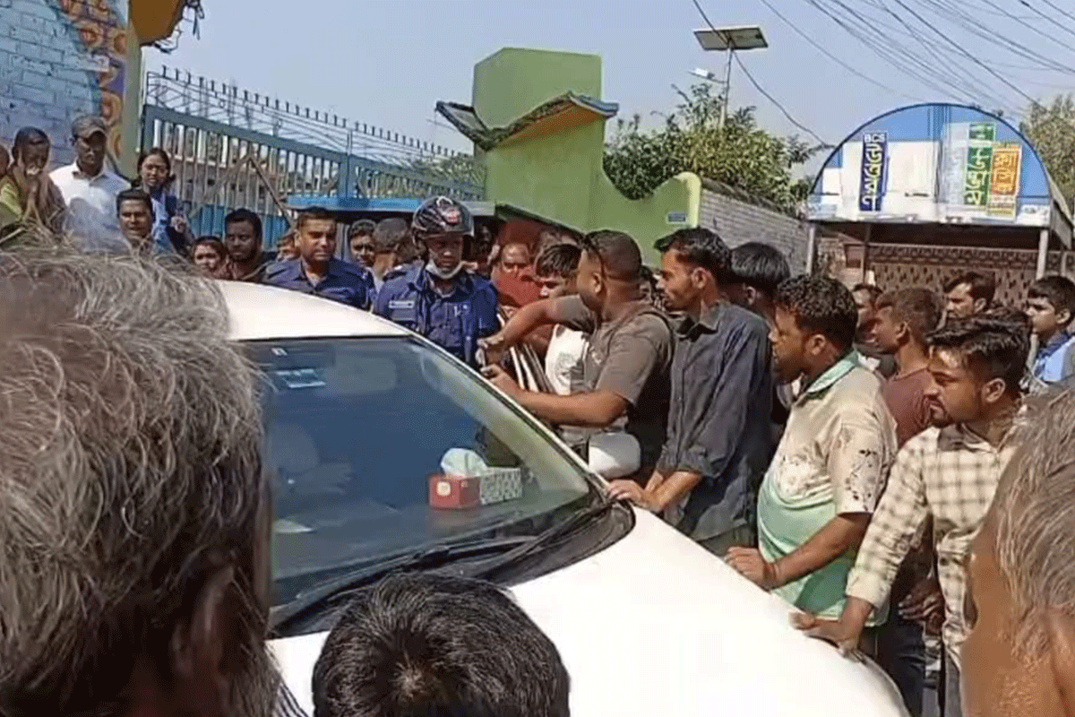 গাইবান্ধায় প্রাইভেটকারসহ চোরচক্রের ৩ সদস্য আটক