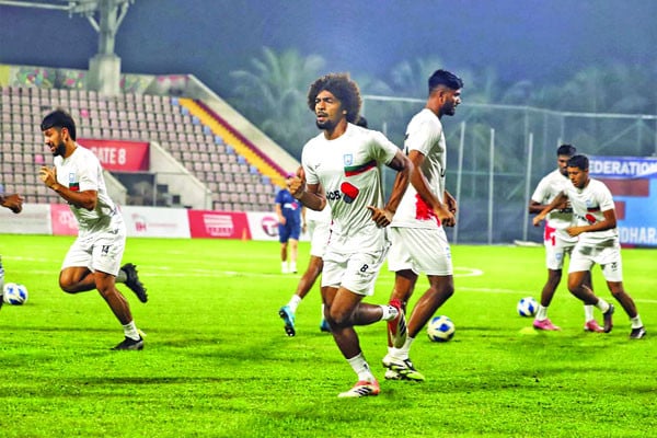 ভালোবাসার টানেই মাতৃভূমিতে হামজা